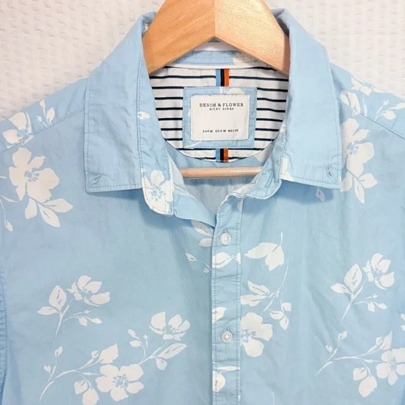 Denim & Flower tropical coastal travel Floral button down baby blue shirt size m - Picture 9 of 13